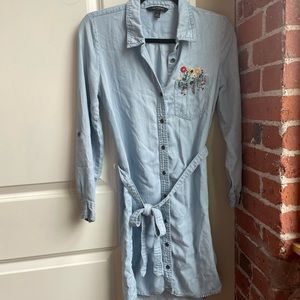 Custom embroidered Banana Republic Size 2 Chambray Dress